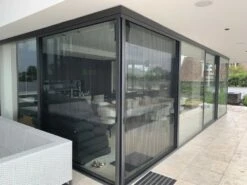 Plisséhordeur DUO Voor Schuifpui Of Openslaande Tuindeuren (Op Maat) 7 Plisséhordeur DUO Voor Schuifpui Of Openslaande Tuindeuren (Op Maat) -Vliegengordijnkopen Winkel 1972827711 2